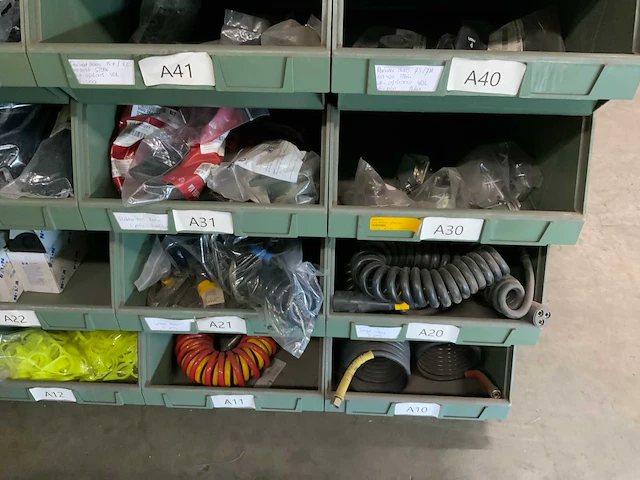 Partij verlichting, stekkers en bekabeling - afbeelding 35 van  39