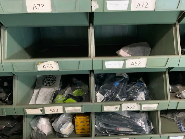 Partij verlichting, stekkers en bekabeling - afbeelding 37 van  39