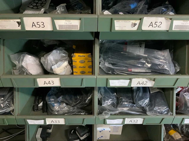 Partij verlichting, stekkers en bekabeling - afbeelding 39 van  39