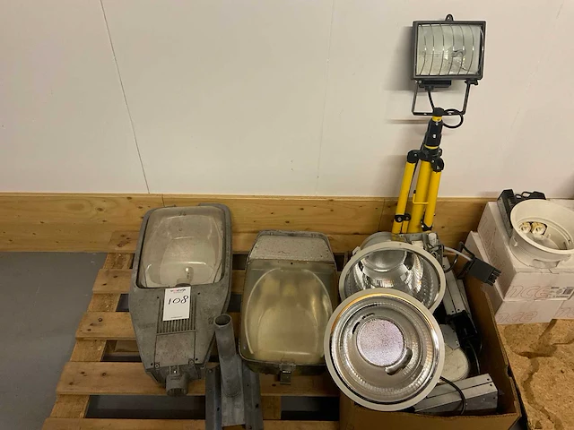 Partij verlichtings armaturen - afbeelding 2 van  4