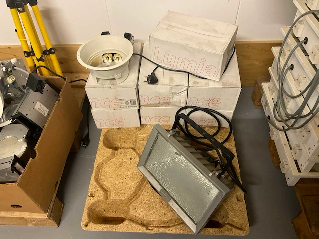 Partij verlichtings armaturen - afbeelding 3 van  4