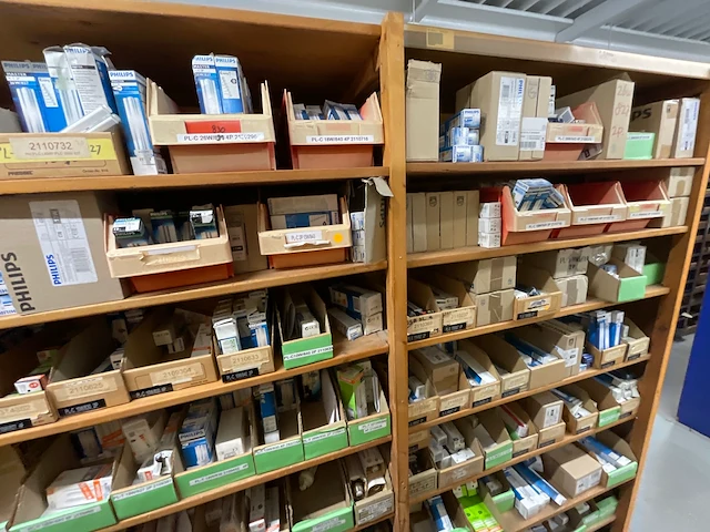 Partij verlichtingsmaterialen (c) - afbeelding 9 van  25