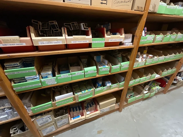 Partij verlichtingsmaterialen (c) - afbeelding 10 van  25