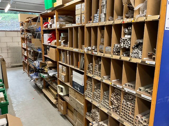Partij verlichtingsmaterialen (c) - afbeelding 1 van  25