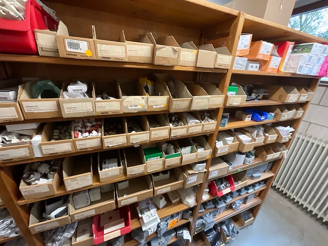 Partij verlichtingsmaterialen (c) - afbeelding 15 van  25