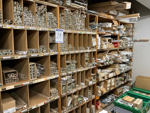 Partij verlichtingsmaterialen (c) - afbeelding 12 van  25