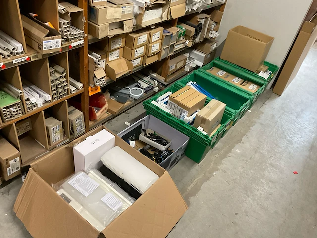 Partij verlichtingsmaterialen (c) - afbeelding 21 van  25