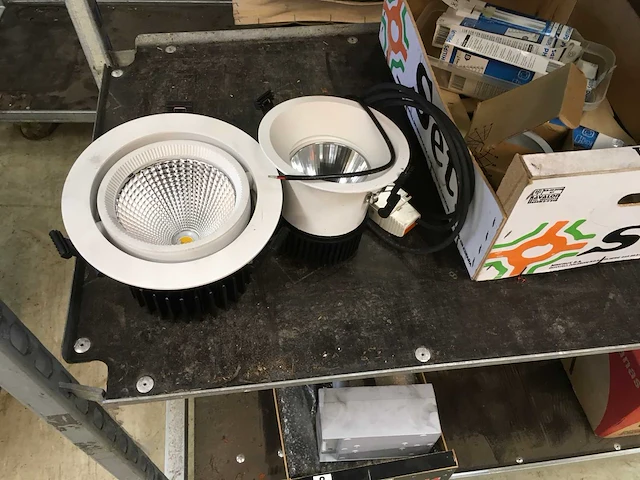 Partij verlichtingsonderdelen - afbeelding 5 van  9