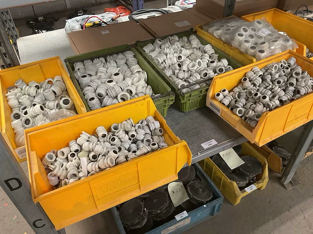 Partij verschillende kabelconnectors - afbeelding 1 van  3