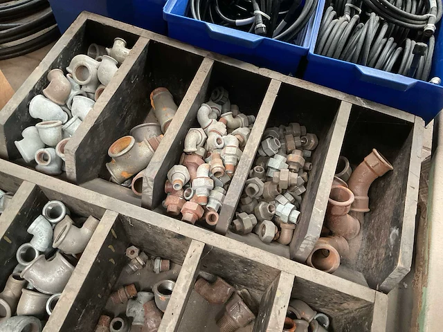Partij verschillende knieverlopen - afbeelding 3 van  3