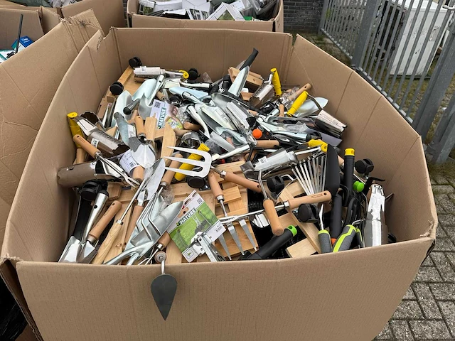Partij vijver & tuin - afbeelding 20 van  24
