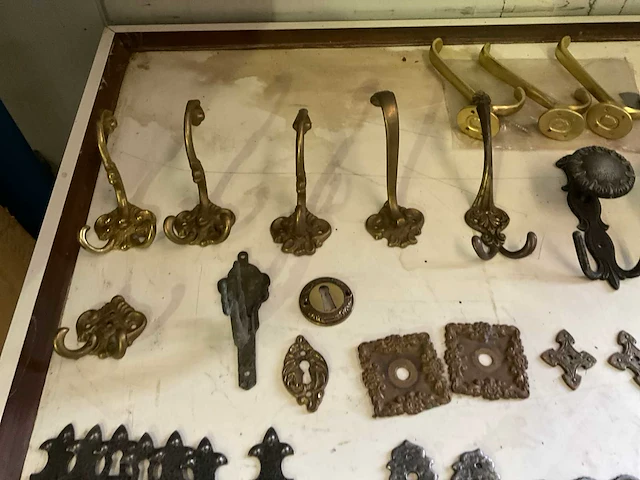 Partij vintage deurbeslag en kapstokken - afbeelding 16 van  16