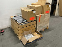 Partij violet glazen potjes met schroefdeksel en glazen pipetjes - afbeelding 1 van  9