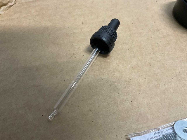 Partij violet glazen potjes met schroefdeksel en glazen pipetjes - afbeelding 6 van  9