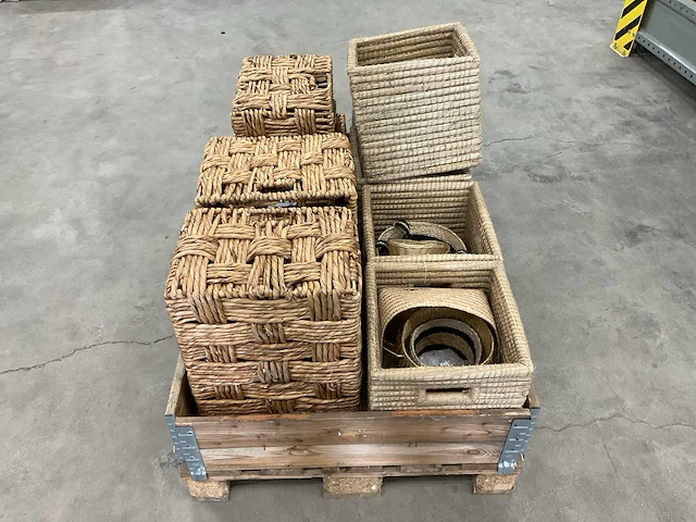 Partij vlechtwerk manden, ca. 26 stuks - afbeelding 1 van  9