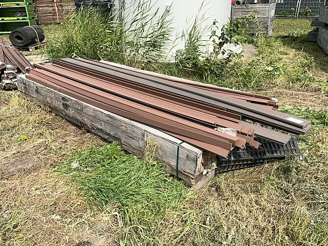 Partij vlonder hoekplinten - afbeelding 1 van  5