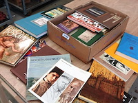 Partij vnl. kunstboeken in doos - afbeelding 2 van  5