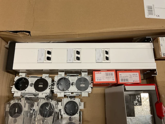 Partij vnl. legrand installariemateriaal - afbeelding 5 van  7