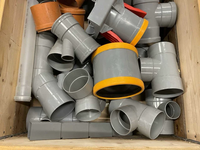 Partij vnl. pvc hulpstukken - afbeelding 2 van  4