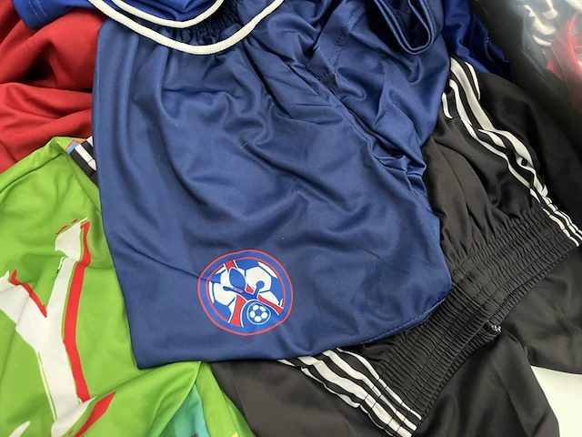 Partij (voetbal)shirts en broeken voor kinderen - afbeelding 2 van  15