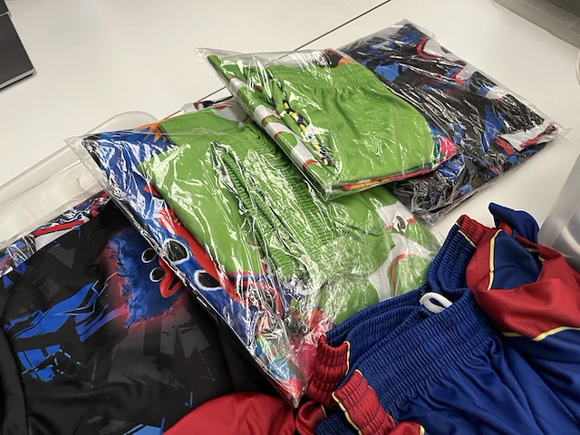 Partij (voetbal)shirts en broeken voor kinderen - afbeelding 14 van  15
