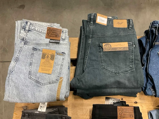 Partij volcom/polar/s oliver enz. jeans (81x) - afbeelding 3 van  12