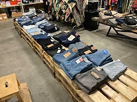 Partij volcom/polar/s oliver enz. jeans (81x) - afbeelding 1 van  12
