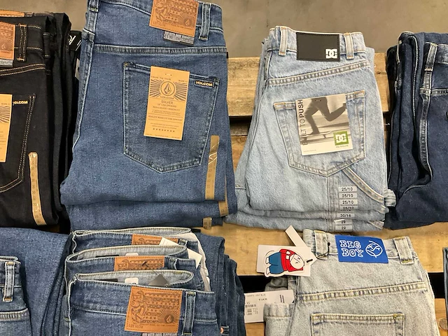 Partij volcom/polar/s oliver enz. jeans (81x) - afbeelding 10 van  12