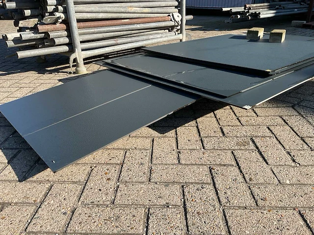 Partij volkeren kunststof plaatmateriaal - afbeelding 2 van  3