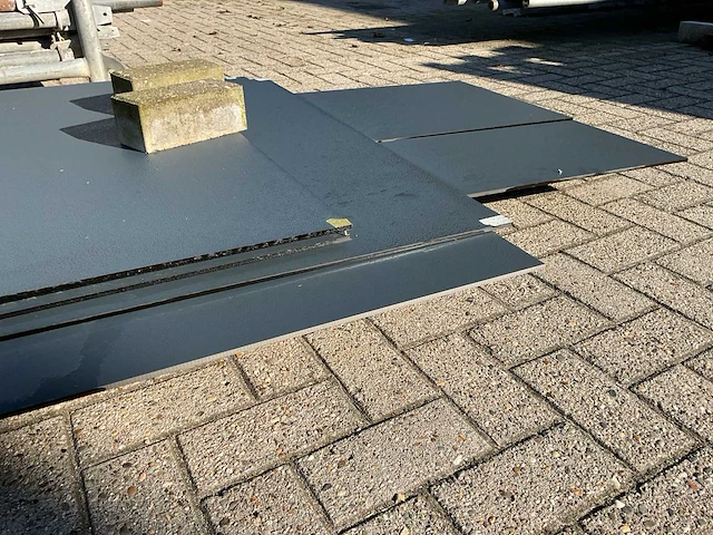 Partij volkeren kunststof plaatmateriaal - afbeelding 3 van  3