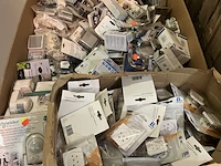 Partij volle pallet electro en schakel materiaal - afbeelding 1 van  4