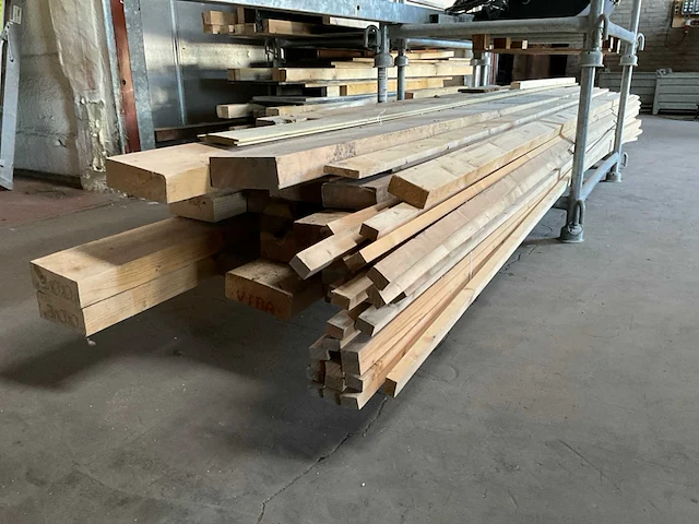 Partij vuren hout balken - afbeelding 1 van  4