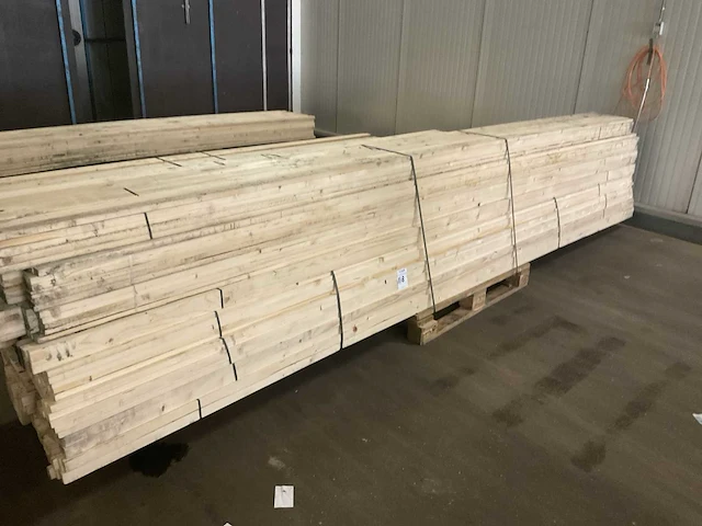 Partij vuren planken en latten - afbeelding 1 van  4