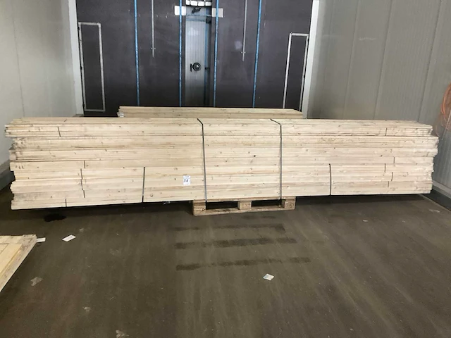 Partij vuren planken en latten - afbeelding 2 van  4