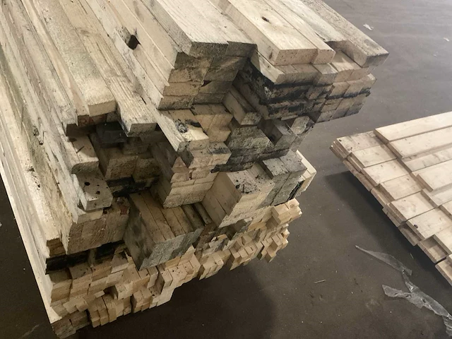 Partij vuren planken en latten - afbeelding 4 van  4