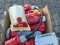 Partij wandcontactdoos 32a mennekes cee, 5-polig ip44 - schroefklem, rood - afbeelding 1 van  16