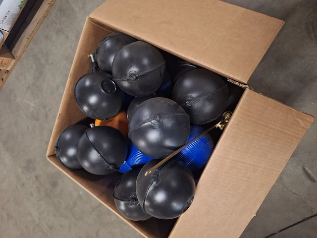 Partij waterbakken en vlotterballen e.d. - afbeelding 8 van  15