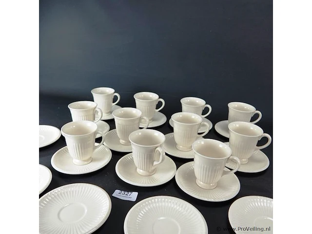 Partij wedgwood kop en schotels - afbeelding 2 van  5