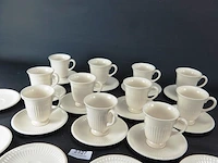 Partij wedgwood kop en schotels - afbeelding 2 van  5