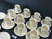 Partij wedgwood kop en schotels - afbeelding 3 van  5
