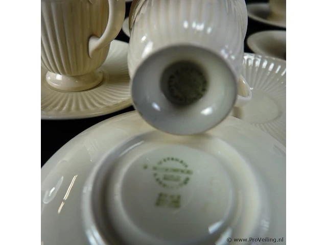 Partij wedgwood kop en schotels - afbeelding 5 van  5