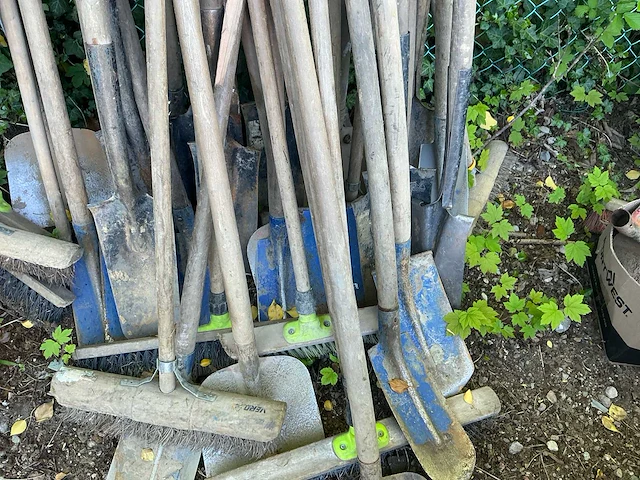 Partij wegenbouw/tuingereedschap - afbeelding 5 van  6