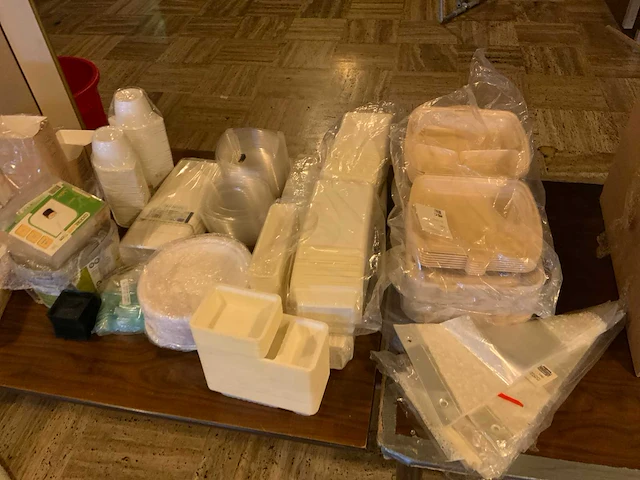 Partij wegwerp servies en verpakkingen - afbeelding 5 van  7