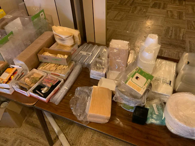Partij wegwerp servies en verpakkingen - afbeelding 6 van  7