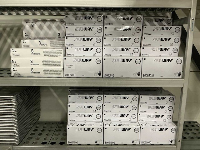 Partij wegwerphandschoenen/deli papers (79x) - afbeelding 1 van  4