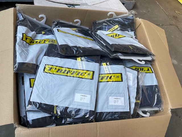 Partij werkbroeken/buitenkleding - afbeelding 1 van  3