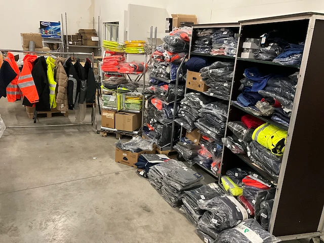 Partij werkkleding circa 350 stuks - afbeelding 1 van  17