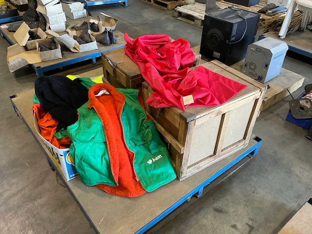 Partij werkkleding en diversen - afbeelding 2 van  6