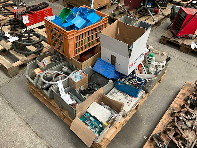Partij werkplaats materialen & gereedschaptoebehoren - afbeelding 1 van  8