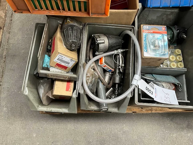 Partij werkplaats materialen & gereedschaptoebehoren - afbeelding 2 van  8